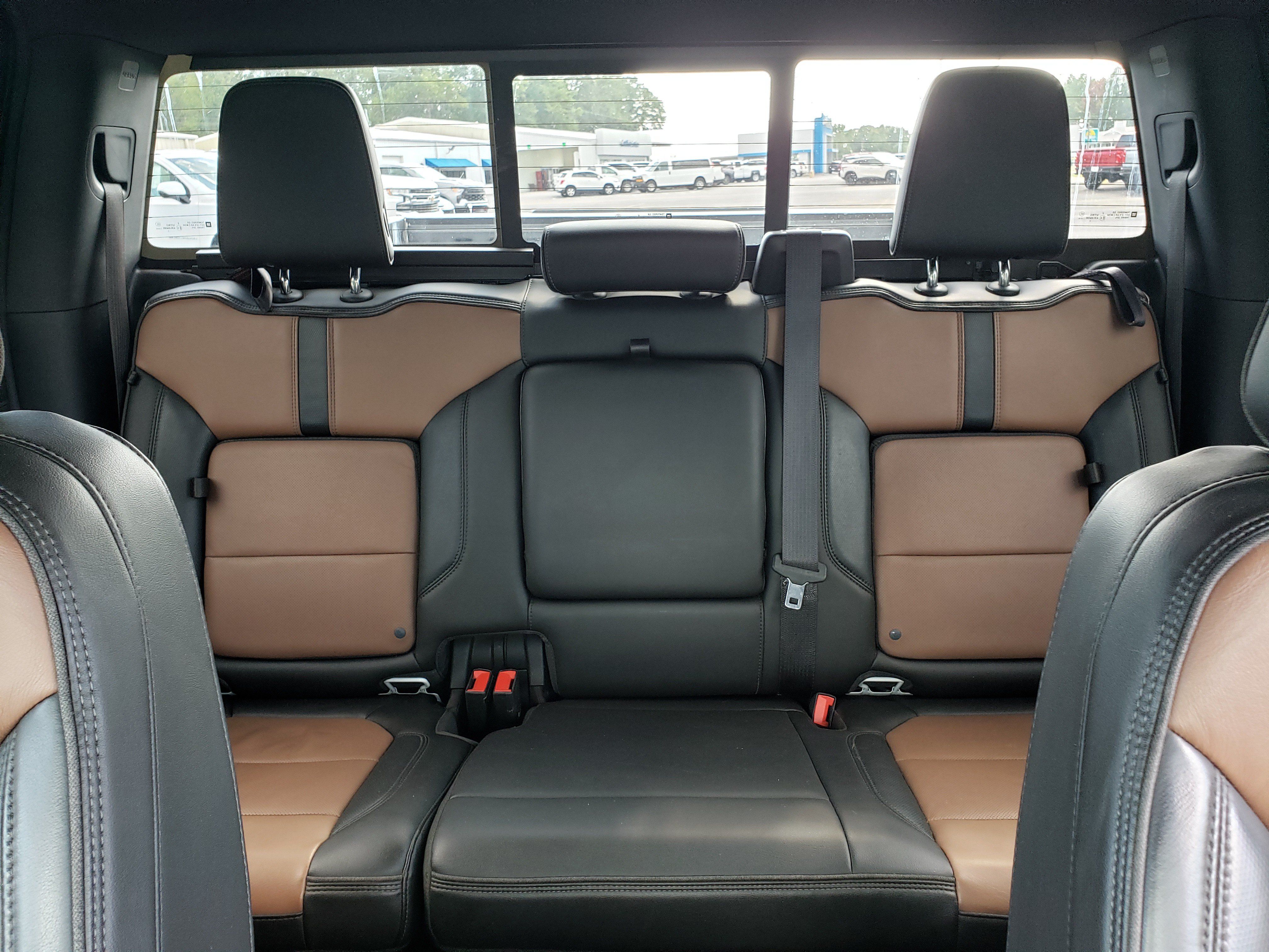 Used 2019 Chevrolet Silverado 1500 High Country w/ Technology Package AWD/4WD image 29