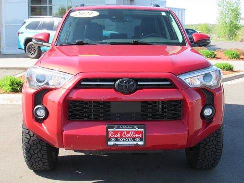 Used 2021 Toyota 4Runner SR5 Premium w/ Moonroof Package AWD/4WD image 3