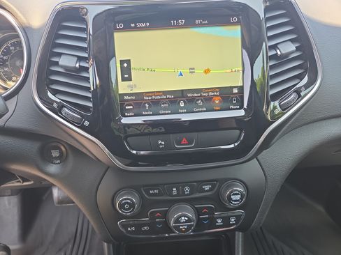 Certified 2019 Jeep Cherokee Limited w/ Trailer Tow Group AWD/4WD image 26