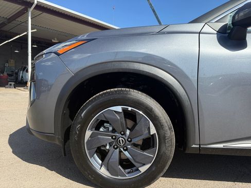 Used 2025 Nissan Rogue SV FWD image 10