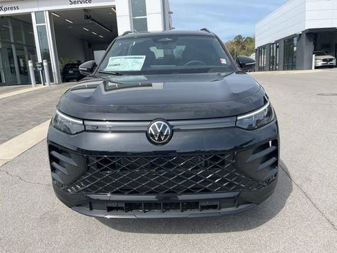 New 2026 Volkswagen Tiguan SE R-Line FWD image 2