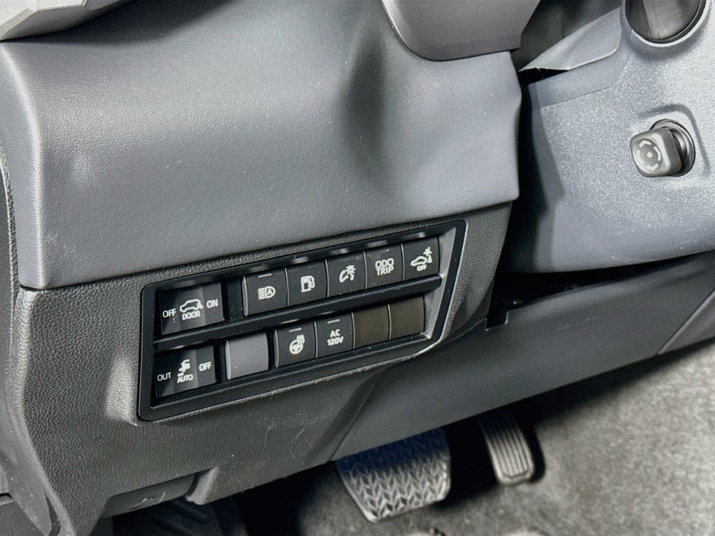 Used 2023 Toyota Sequoia Platinum AWD/4WD image 10