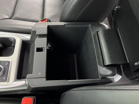 Used 2023 Ford Explorer XLT w/ Equipment Group 202A image 28