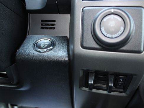 Used 2020 Ford Expedition XLT image 25