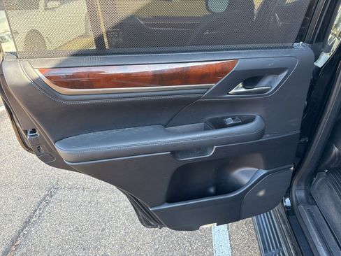 Used 2021 Lexus LX 570 4WD w/ Luxury Package image 12