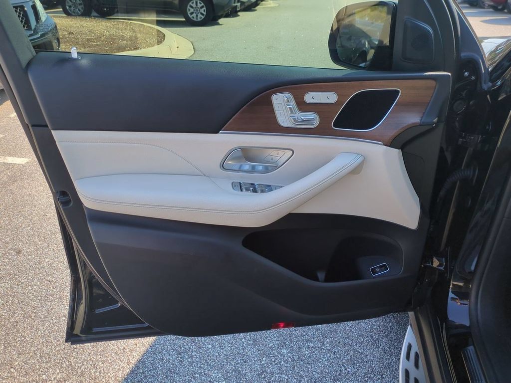 Used 2024 Mercedes-Benz GLE 350 4MATIC image 13