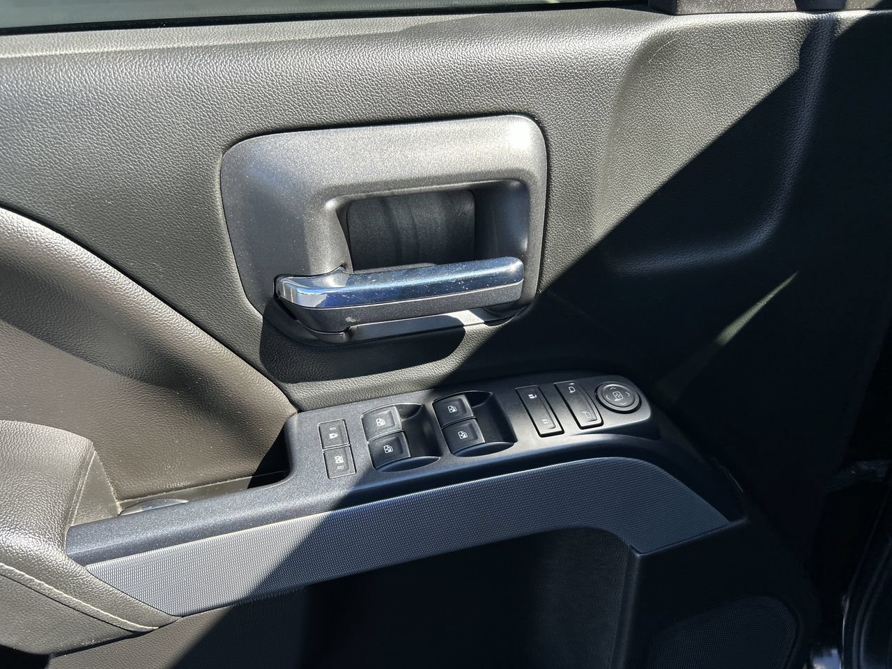 Used 2018 Chevrolet Silverado 1500 LT w/ All Star Edition AWD/4WD image 21