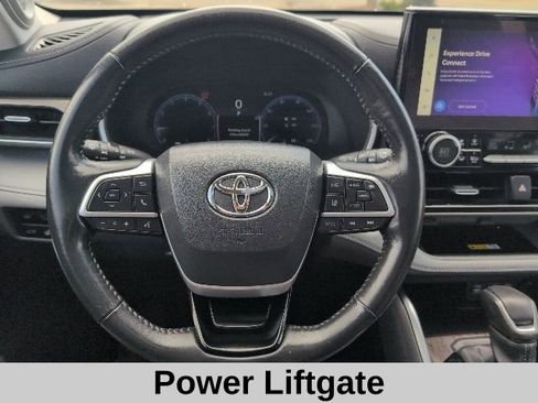 Used 2023 Toyota Highlander Limited AWD/4WD image 10