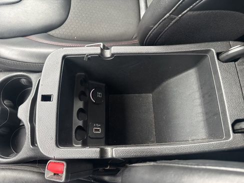 Used 2020 Jeep Cherokee Trailhawk w/ Cold Weather Group image 32