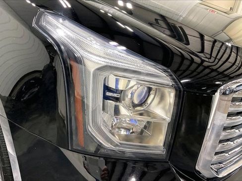 Used 2016 GMC Yukon XL SLT w/ Premium Edition AWD/4WD image 29