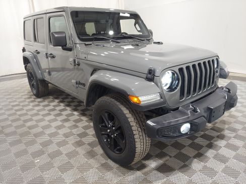 Used 2023 Jeep Wrangler Unlimited Sahara AWD/4WD image 4