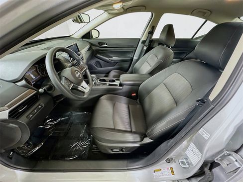 Used 2024 Nissan Altima 2.5 SV image 11