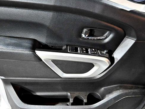 Used 2019 Nissan Titan PRO-4X image 16
