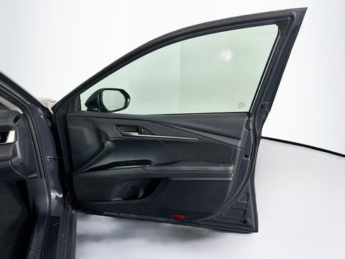 Used 2025 Toyota Camry LE image 32