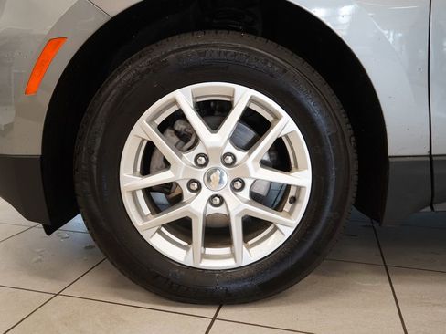 Used 2023 Chevrolet Equinox LS w/ LS Convenience Package FWD image 16