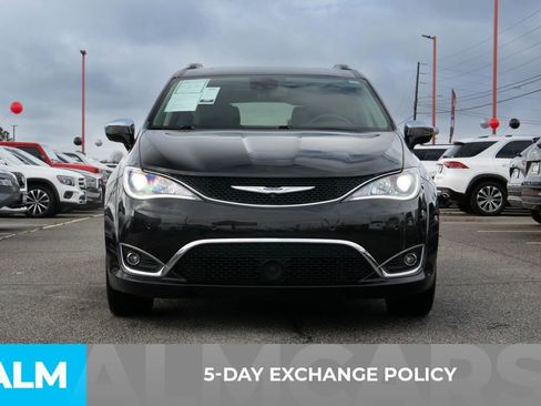 Used 2017 Chrysler Pacifica Limited image 4