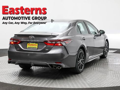 Used 2022 Toyota Camry SE image 5