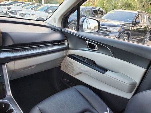 Used 2024 Kia Carnival LX image 9