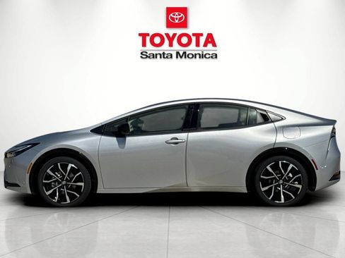 New 2027 Toyota Prius Plug-In Hybrid FWD image 8