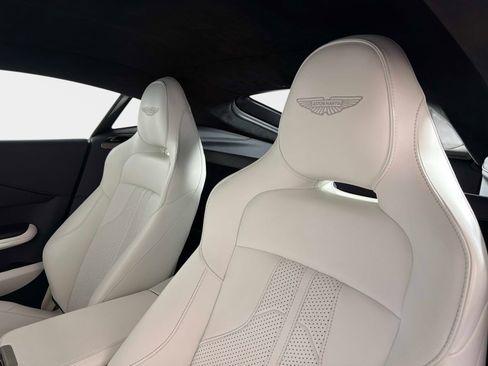 Used 2025 Aston Martin V8 Vantage Coupe RWD image 32