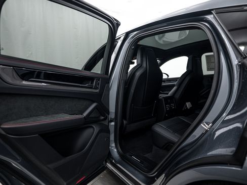 Used 2026 Porsche Cayenne GTS AWD/4WD image 24