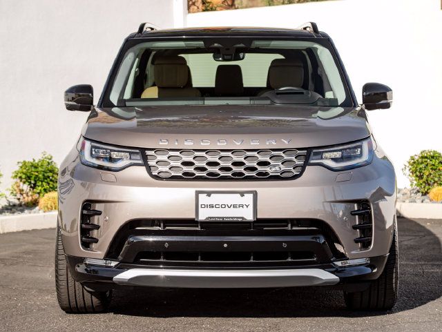 Used 2025 Land Rover Discovery Metropolitan Edition AWD/4WD image 3