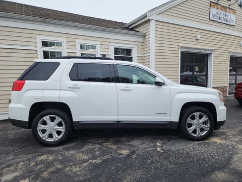 Used 2017 GMC Terrain SLE w/ Convenience Package image 2