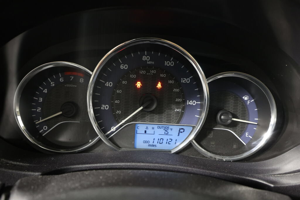 Used 2014 Toyota Corolla LE FWD image 29