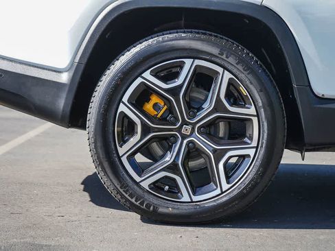 Used 2022 Rivian R1T Launch Edition AWD/4WD image 8