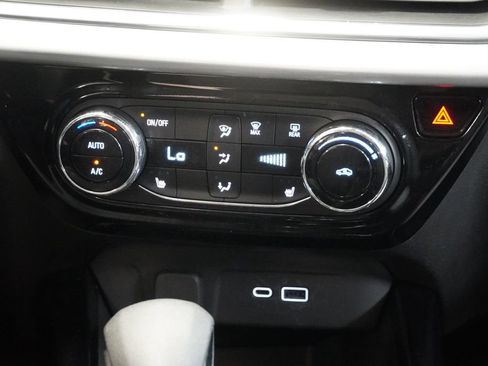 Used 2024 Chevrolet Trax LT w/ Driver Confidence Package FWD image 20