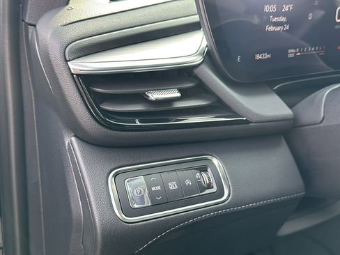 Used 2025 Buick Enclave Preferred image 13