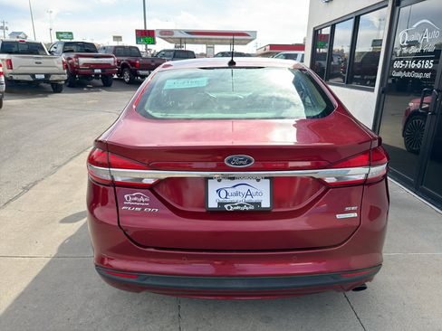 Used 2017 Ford Fusion SE w/ Fusion SE Technology Package FWD image 6