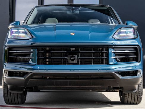 Certified 2025 Porsche Cayenne Coupe AWD/4WD image 8