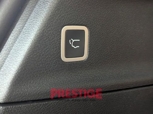 New 2026 Chrysler Pacifica Pinnacle image 8