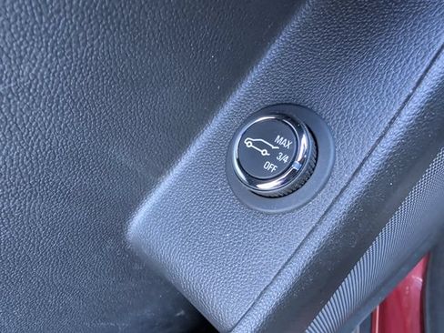 Used 2023 Chevrolet Traverse LT FWD image 15