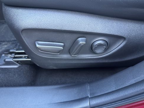 Used 2022 Toyota Highlander XLE image 6