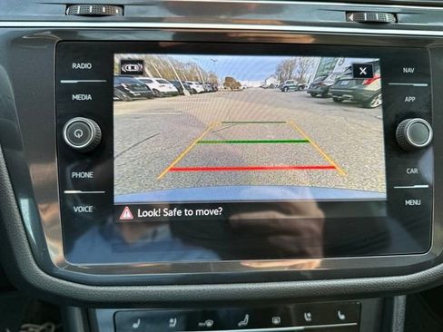Certified 2024 Volkswagen Tiguan SEL R-Line image 28