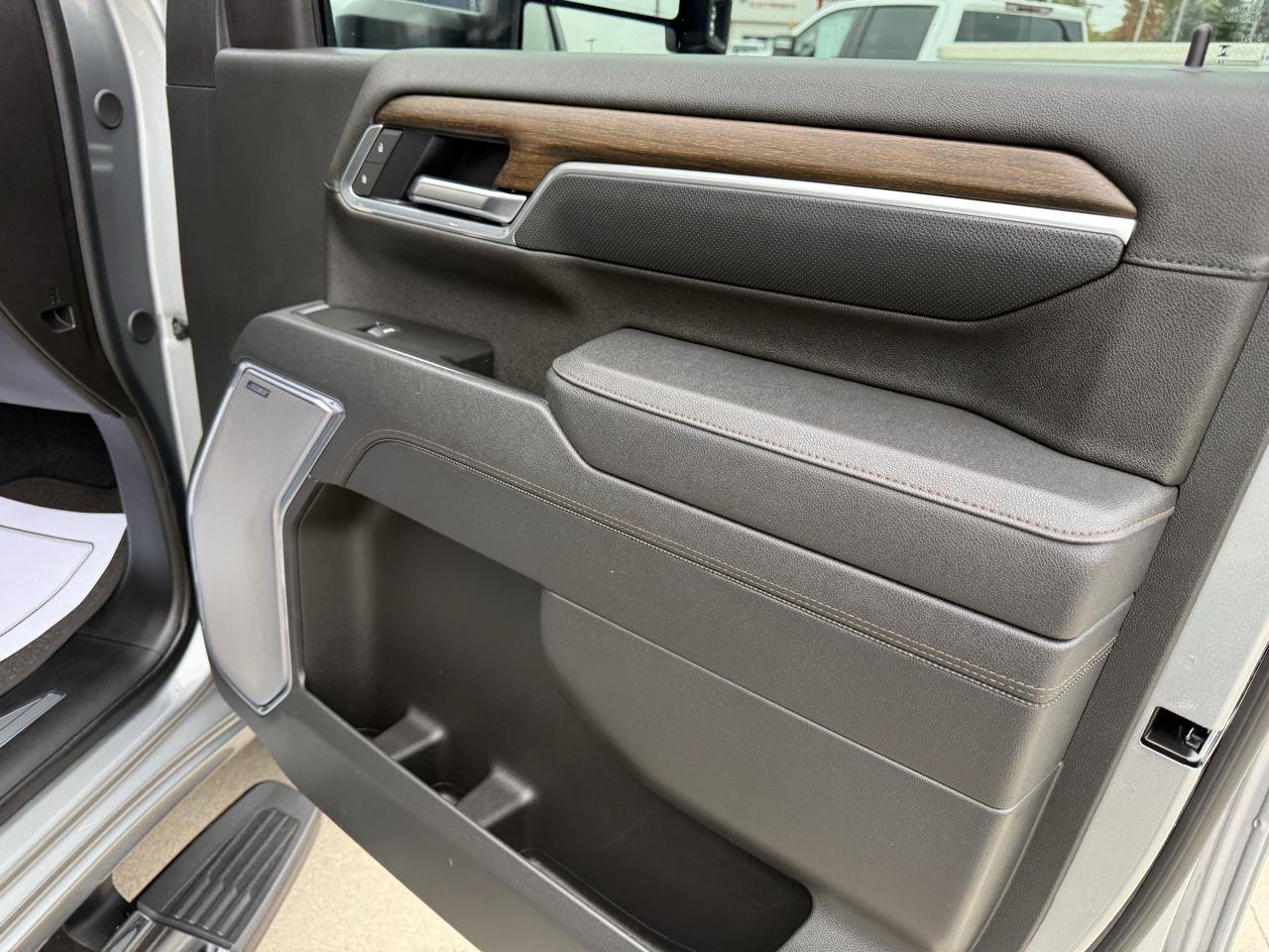 Used 2025 Chevrolet Silverado 3500 High Country w/ High Country Premium Package AWD/4WD image 18