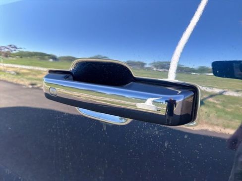 Used 2023 Ford F150 Lightning Platinum AWD/4WD image 17