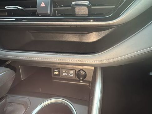 Used 2024 Toyota Highlander LE image 21