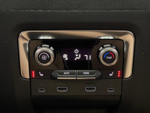 New 2026 GMC Yukon XL Denali w/ Denali Reserve Package AWD/4WD image 9