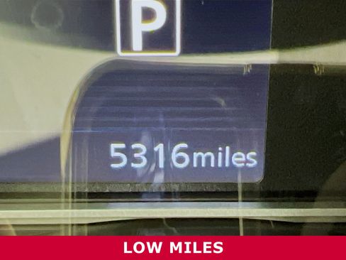 Used 2025 Nissan Versa SV w/ Trunk Package image 16