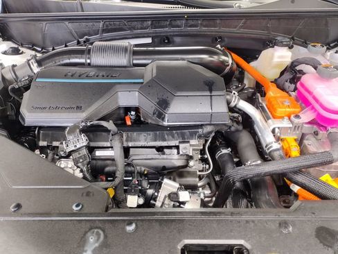 Certified 2025 Hyundai Tucson Limited AWD/4WD image 9