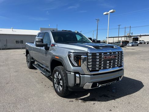 New 2026 GMC Sierra 2500 Denali w/ Denali Reserve Package AWD/4WD image 7