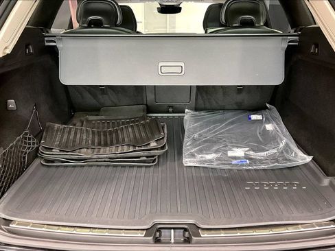 Certified 2023 Volvo XC60 B6 Ultimate w/ Protection Package Premier AWD/4WD image 35