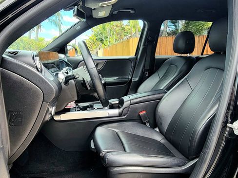 Used 2021 Mercedes-Benz GLB 250 GLB 250 4MATIC Sport Utility 4 w/ Premium Package image 5