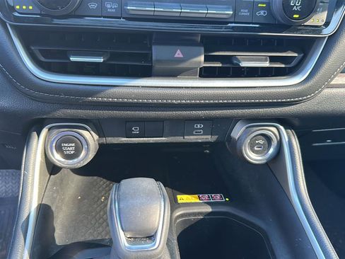 Used 2024 Toyota Grand Highlander AWD image 17