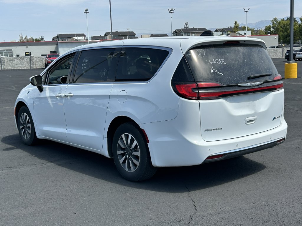 Used 2023 Chrysler Pacifica Touring-L FWD image 6