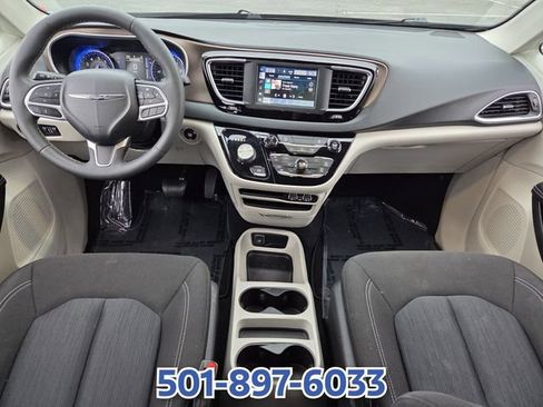 Used 2022 Chrysler Voyager LX FWD image 12