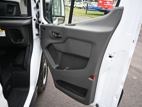 New 2026 Ford Transit 250 148 Medium Roof RWD image 32